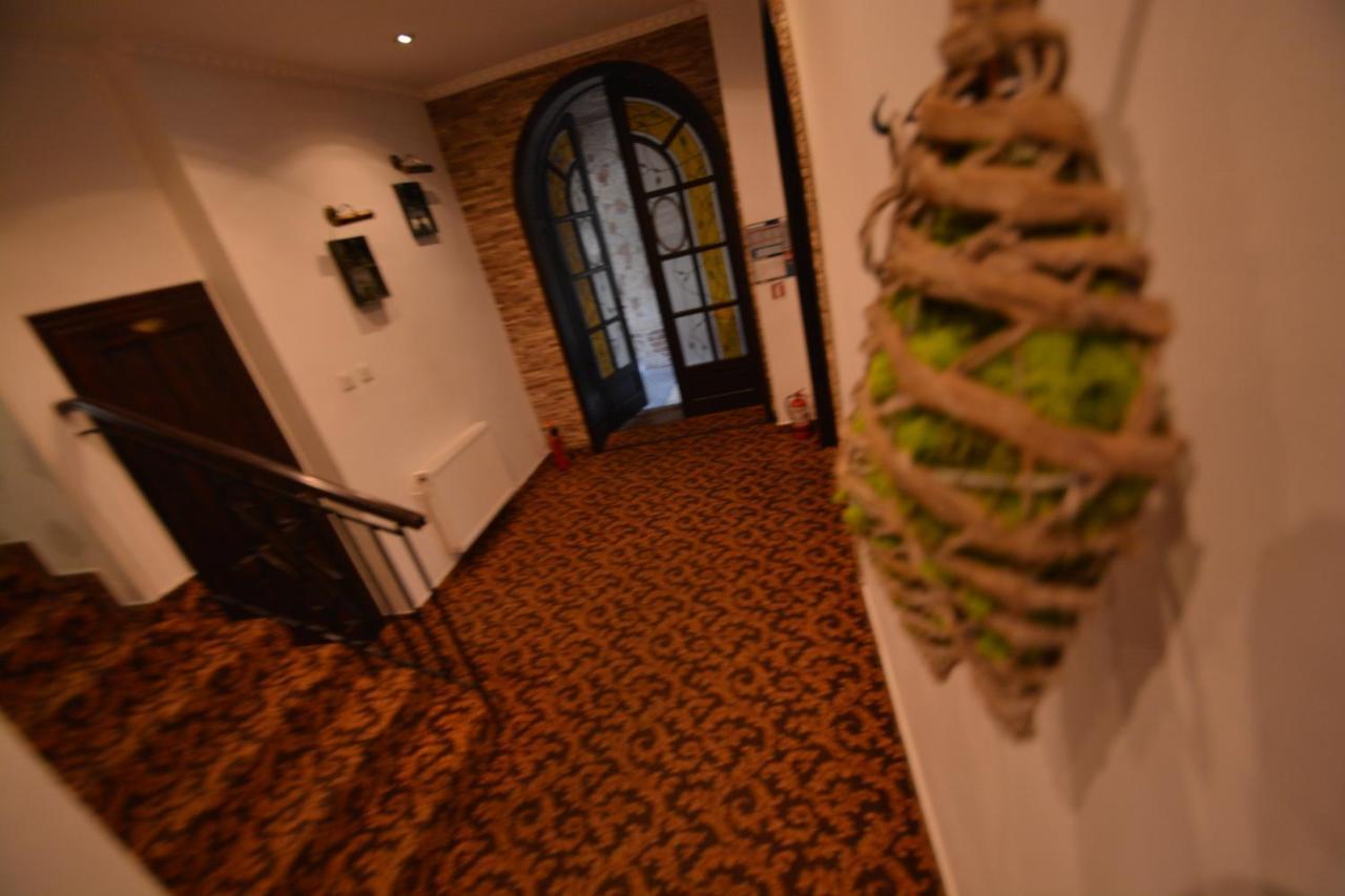 Gala - Guesthouse Oradea Eksteriør bilde